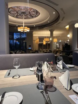 H4 Hotel Hannover Messe Dining Photos