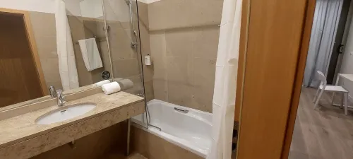 B&B HOTEL Cantanhede Coimbra Kamar Photos