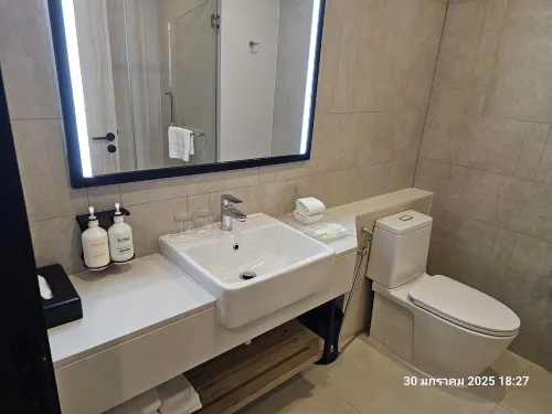 Holiday Inn & Suites Siracha Laemchabang Huoneet Photos