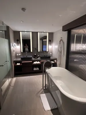The Laguna, a Luxury Collection Resort & Spa, Bali Kamar Photos