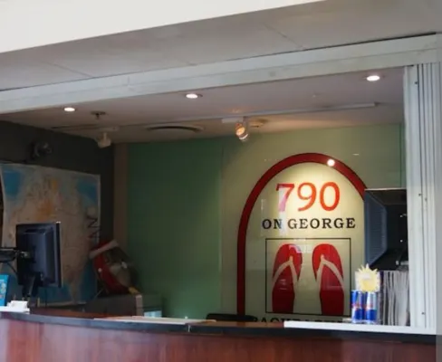 790 on George Backpackers Espaces publics Photos