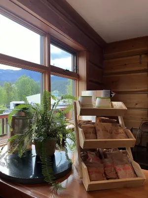 Basecamp Lodge Golden Photos