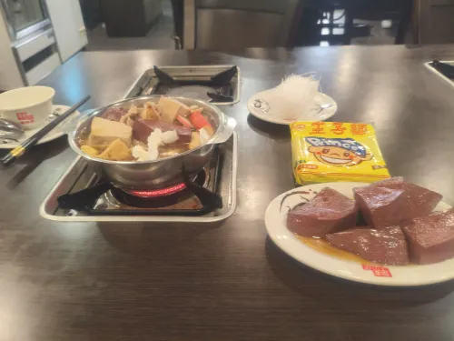Backpackers Inn Dining Photos