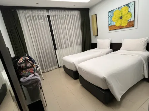 Lokal Phuket "Former K-Hotel" Zimmer Photos