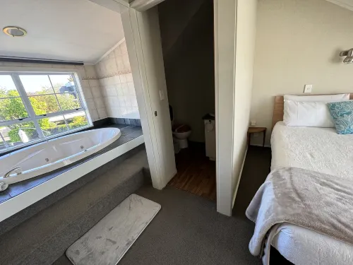 Cottage Mews Motel Photos