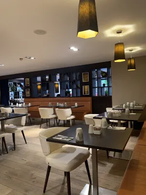 DoubleTree by Hilton London Ealing Dining Photos