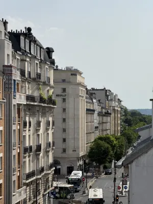 Le Bon Hôtel À proximité de l'hôtel Photos