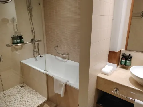 Crowne Plaza Sohar Chambres Photos