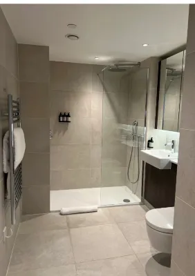 Cove - Landmark Pinnacle Rooms Photos