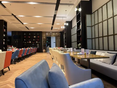 Mid-Level Hotel Ăn uống Photos