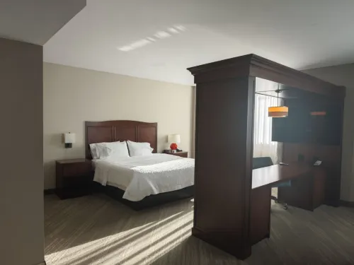 Hampton Inn & Suites Chicago/Mt. Prospect Rooms Photos