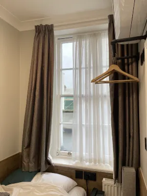 Tudor Court Hotel Rooms Photos