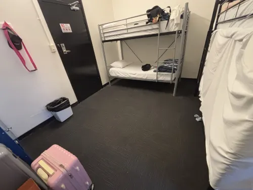 Maze Backpackers - Sydney Zimmer Photos