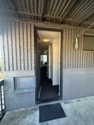 Knox International Hotel and Apartments Photos