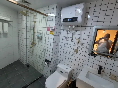 Zhaoqing · FumiFullmeCinemaBathtubDesignHotel Kamar Photos