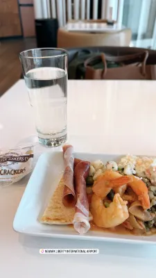 Renaissance St. Louis Airport Hotel Dining Photos