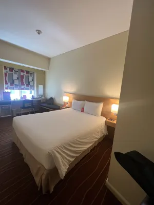 ibis Deira Creekside Dubai Zimmer Photos