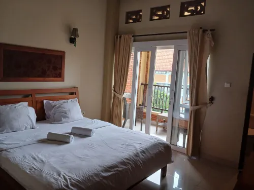 Urbanview Hotel Syariah Insani Cisarua Puncak Kamar Photos