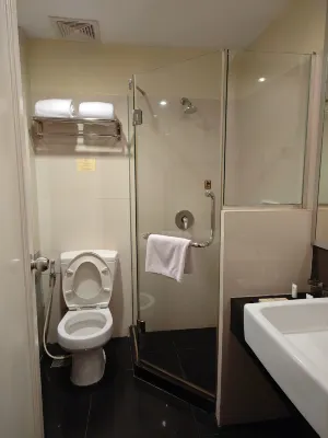 Harmoni One Convention Hotel and Service Apartments Kamar Photos