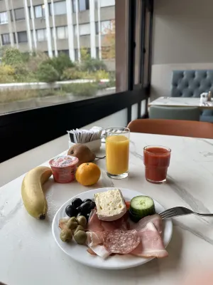 Crowne Plaza Zurich Restauration Photos