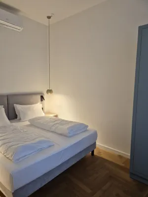 Bob W Beethoven Kamar Photos
