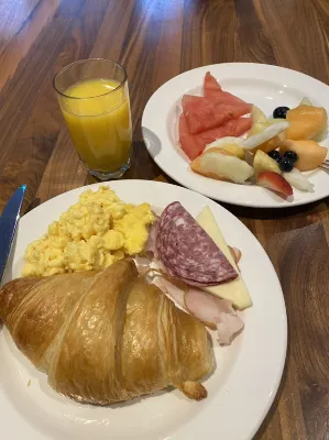 Hotel Bonaventure Montreal Dining Photos