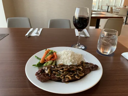 DoubleTree by Hilton Edmonton Downtown Dining Photos
