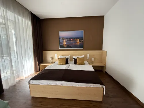 Promenade City Hotel Rooms Photos