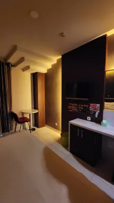 Empress Hotel Makassar City Center by Life Kamar Photos