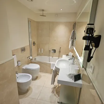 UNA HOTELS Century Milano Zimmer Photos