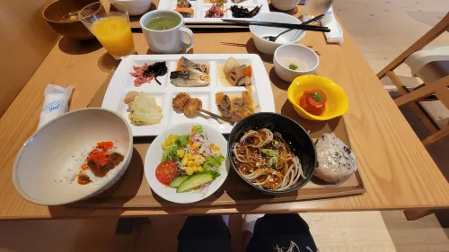호텔 쿠레타케소 타카야마 에키마에 식사 Photos