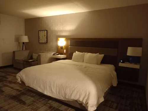 Hampton Inn and Suites by Hilton Windsor Rooms Photos
