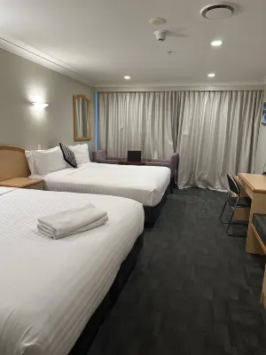 Parkside Hotel & Apartments Rooms Photos
