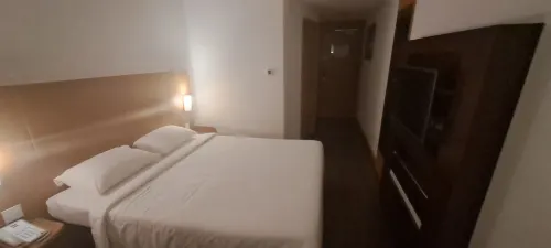 Ibis Fujairah Zimmer Photos