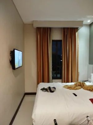 Verse Lite Hotel Gajah Mada Zimmer Photos