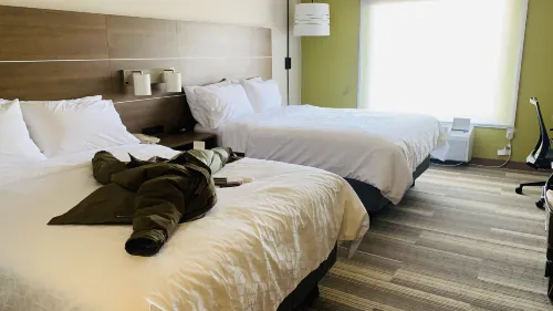 Holiday Inn Express & Suites Detroit - Farmington Hills Chambres Photos