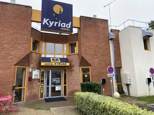 Kyriad Chantilly Extérieur Photos