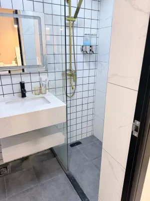 Zhaoqing · FumiFullmeCinemaBathtubDesignHotel Kamar Photos
