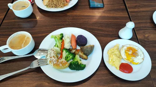 Holiday Inn Express Jakarta International Expo Restauration Photos