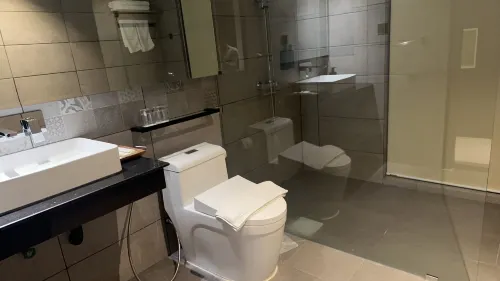 GLOW PARK HOTEL Grand Royal Palace Rooms Photos