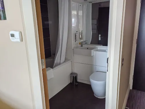Premier Inn Dover Central (Eastern Ferry Terminal) Hotel Rooms Photos