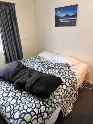High Country Motel & Backpackers Rooms Photos