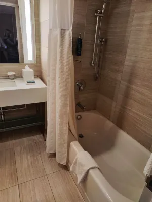 Millennium Hilton New York One UN Plaza Rooms Photos