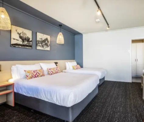 Nightcap at Monash Hotel Rooms Photos