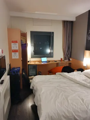 Ibis Ankara Airport Zimmer Photos