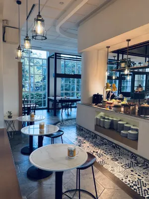 Kampi Hotel Tunjungan - Surabaya Ristorazione Photos