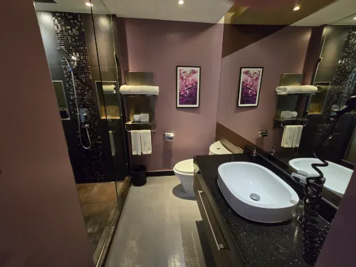 The Continent Hotel Sukhumvit Zimmer Photos