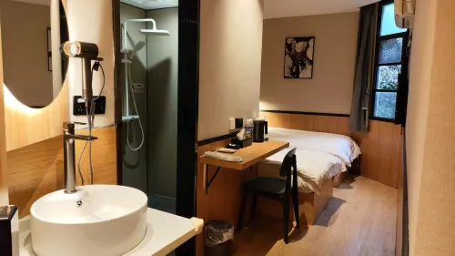 Qianji Hotel Rooms Photos