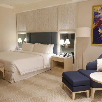 Royce Hotel & Casino Kamar Photos