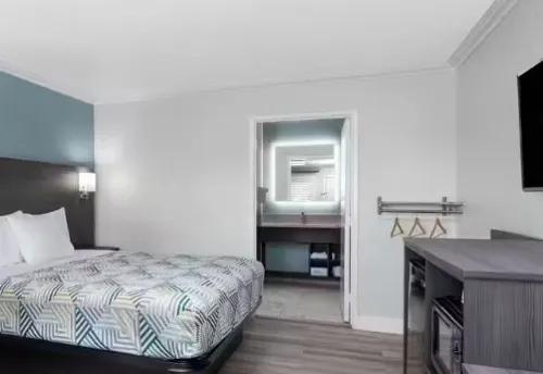 Travelodge by Wyndham Lemoore Near Naval Air Station Rooms Photos
